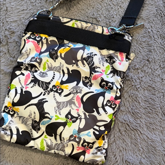 Lesportsac Adorable Cat Print Crossbody Bag Like New - Picture 3 of 5